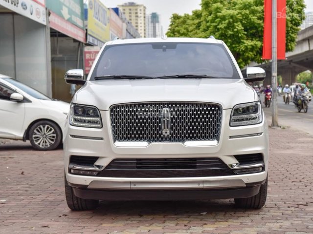 Bán Lincoln Navigator L Black Label màu trắng, nội thất nâu đỏ, xe sản xuất 2018, nhập khẩu nguyên chiếc mới 100%