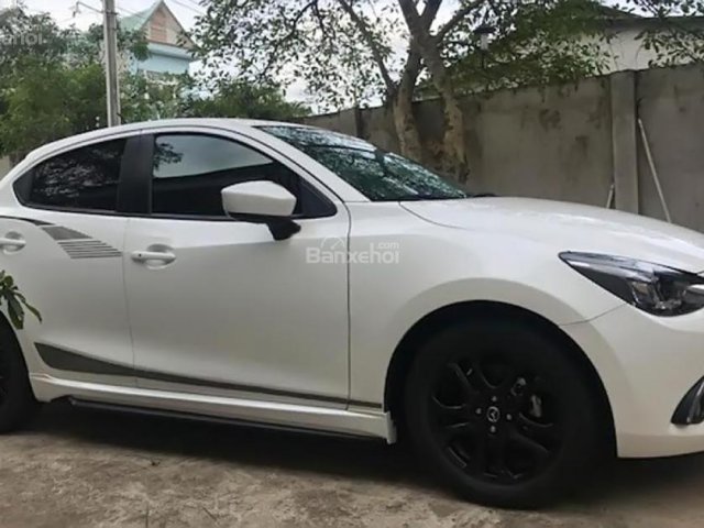 Cần bán xe Mazda 2 1.5 AT năm sản xuất 2018, màu trắng, giá tốt