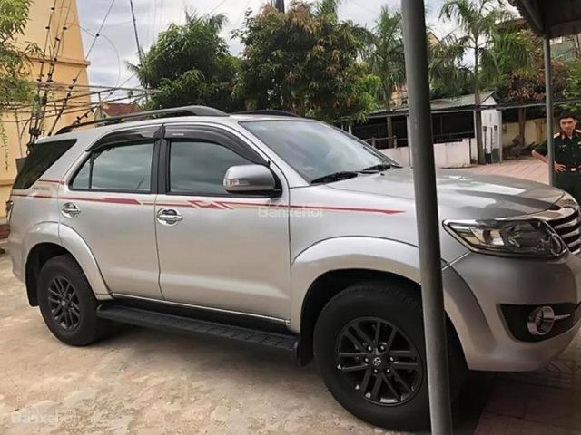 Bán Toyota Fortuner 2.7V 4X2 AT đời 2016, màu bạc, giá chỉ 900 triệu