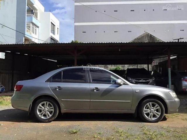 Bán Hyundai Sonata 2.0 MT sản xuất năm 2009, màu xám, nhập khẩu nguyên chiếc, giá tốt