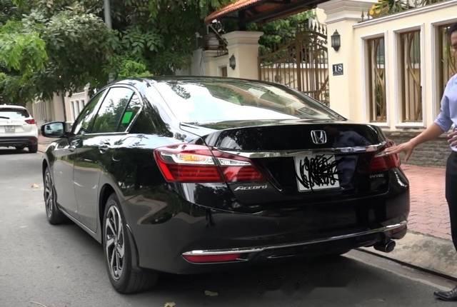 Cần bán gấp Honda Accord 2017, màu đen chính chủ, giá tốt