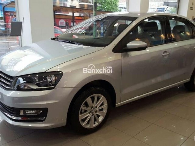 Bán Volkswagen Polo đời 2018, màu bạc, xe nhập