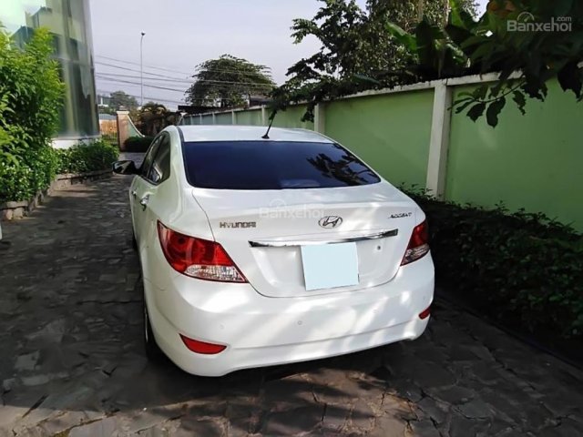 Cần bán Hyundai Accent 1.4 AT năm sản xuất 2013, màu trắng, nhập khẩu, 420tr