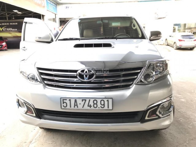 Bán Toyota Fortuner G 2.5MT màu bạc, số sàn, máy dầu, sản xuất 2013, lăn bánh 2014, biển Sài Gòn, đi 68000km