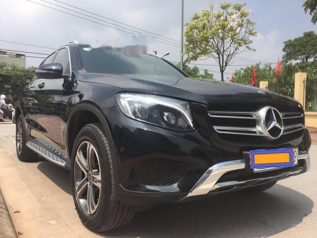 Cần bán xe Mercedes GLC 250 năm 2017, màu đen