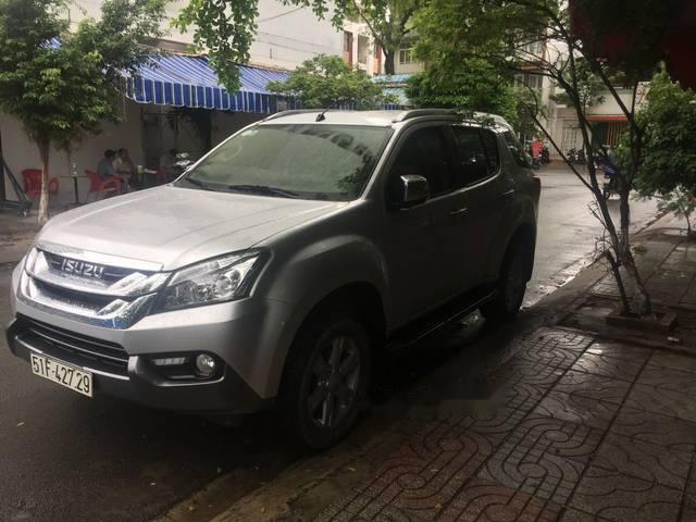 Bán Isuzu mu-X sản xuất năm 2016, màu bạc xe gia đình0