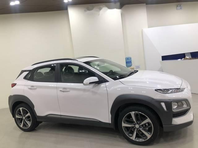 Cần bán xe Hyundai Kona đời 2018, màu trắng, giá tốt