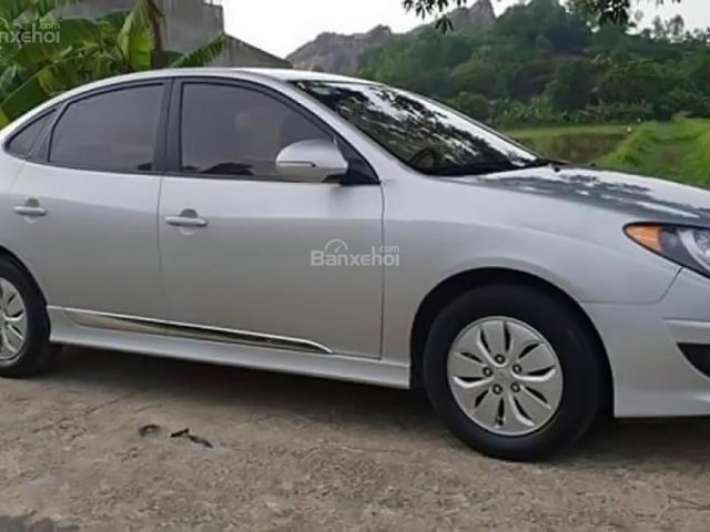 Cần bán Hyundai Avante 1.6 MT 2014, màu bạc giá cạnh tranh