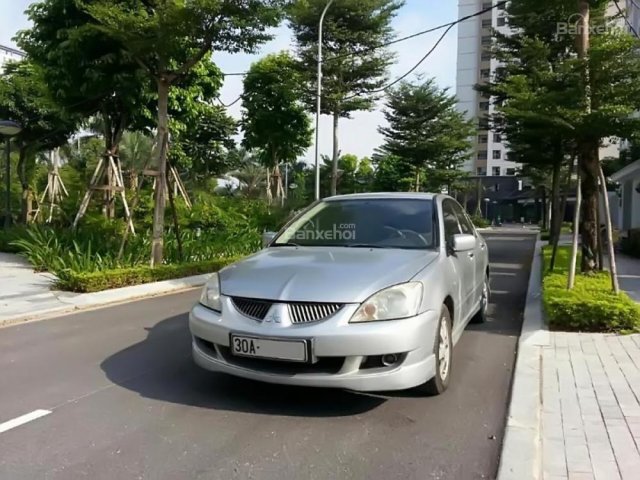 Cần bán Mitsubishi Lancer Gala 2.0 đời 2005, màu bạc, xe cực đẹp