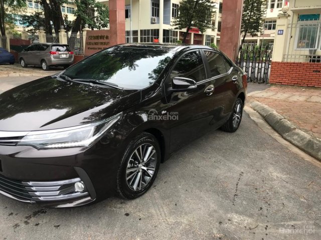 Em bán Toyota Corolla Altis 2.0V New 2018 sx 2017 đăng kí 2018, xe tư nhân chính chủ, chạy chuẩn 4129 km