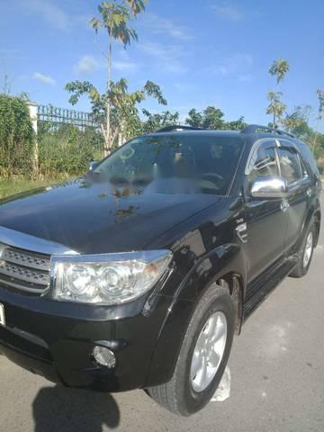 Cần bán gấp Toyota Fortuner năm 2010, màu đen, giá chỉ 630 triệu0