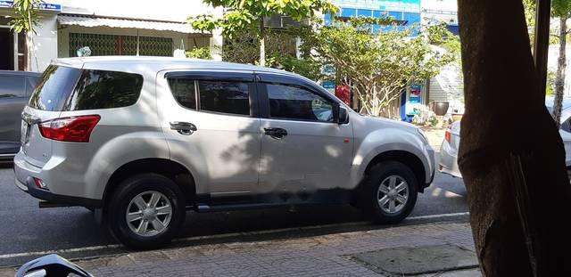 Cần bán lại xe Isuzu mu-X sản xuất 2018, màu trắng0