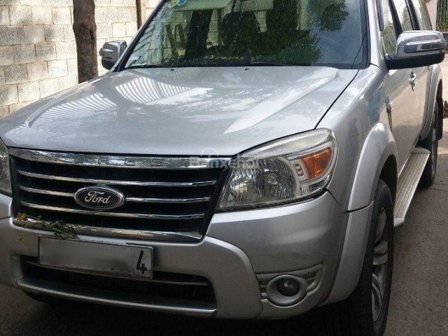 Bán Ford Everest 2.5AT đời 2012, màu bạc