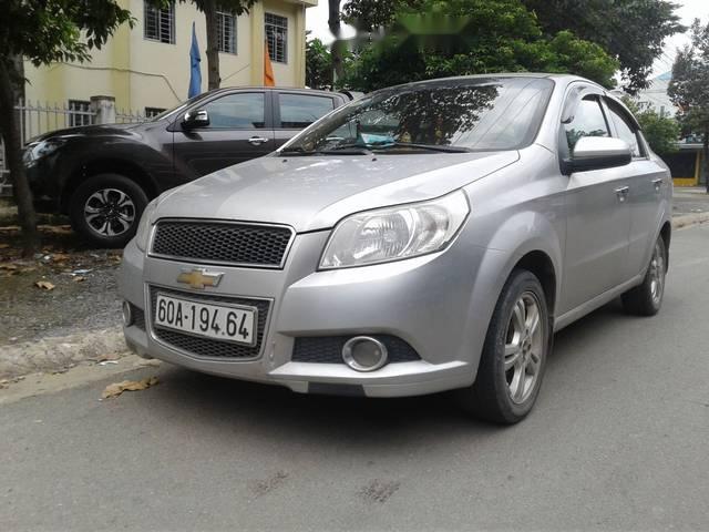 Cần bán Chevrolet Aveo đời 2015, màu bạc số sàn