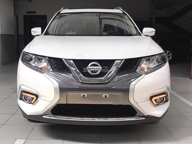 Cần bán Nissan X trail 2.5 SV 4WD Premium sản xuất 2018, màu trắng0