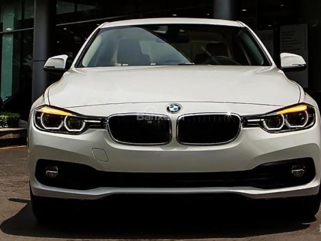 Bán ô tô BMW 3 Series 320i sản xuất năm 2018, màu trắng, xe nhập