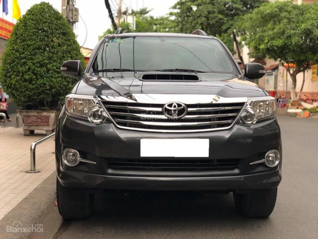 Gia đình cần bán Fortuner 2015, số sàn, máy đầu, màu nòng súng