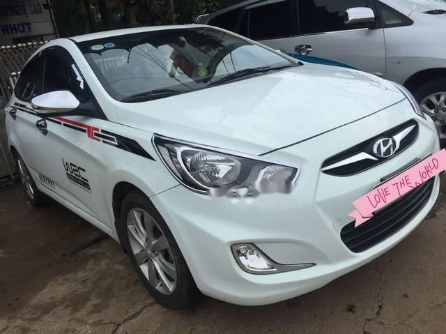 Bán Hyundai Accent AT năm sản xuất 2012, màu trắng, xe nhập