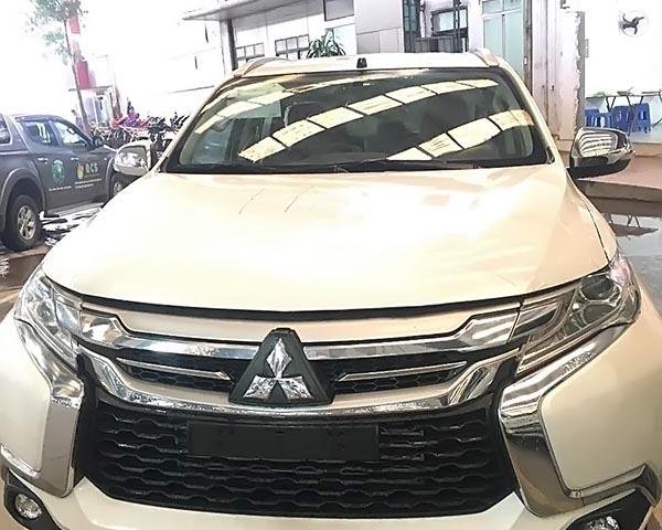 Bán Mitsubishi Pajero Sport 2.4D 4x2 AT sản xuất năm 2018, màu trắng 