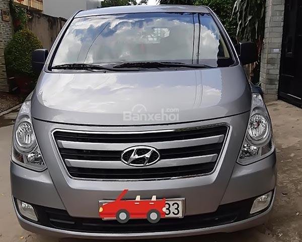 Bán Hyundai Starex đời 2017, máy dầu, 9 chỗ ngồi, xe nhập khẩu Hàn Quốc