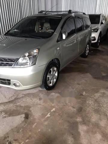 Bán Nissan Grand Livina đời 2011, màu bạc xe gia đình, 296 triệu