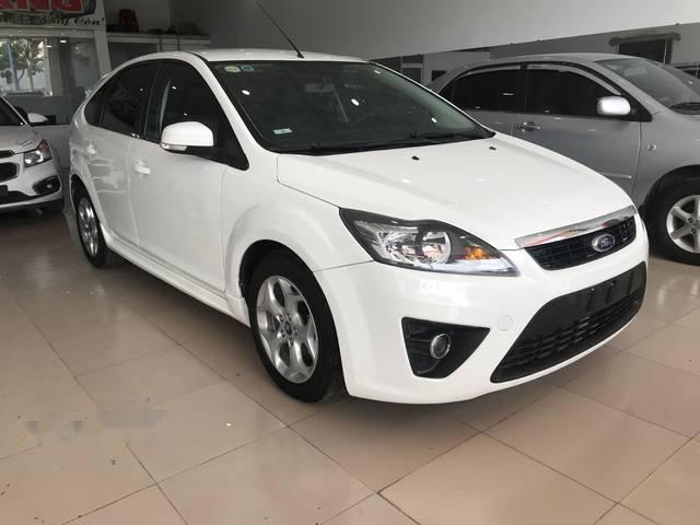 Bán xe Ford Focus 2010, màu trắng, giá tốt