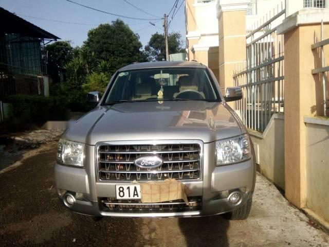 Bán chiếc xe Ford Everest đời 2008, xe ít đi nên còn rất mới