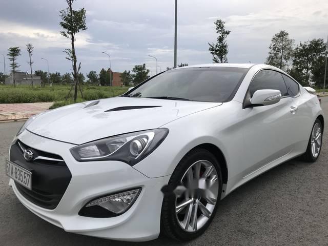 Cần bán gấp Hyundai Genesis năm sản xuất 2012, màu trắng số tự động