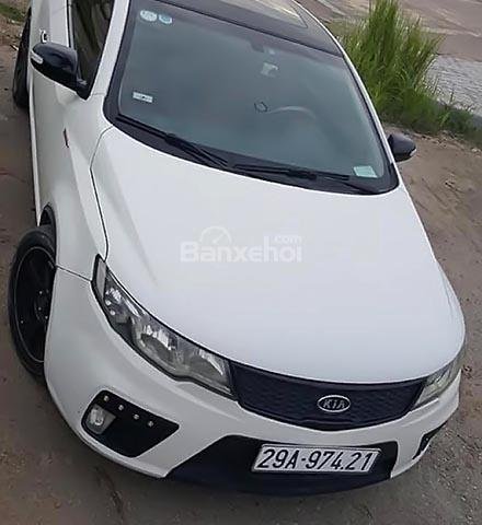 Bán Kia Forte Koup 2.0 AT đời 2010, màu trắng, nhập khẩu, xe đi rất tốt