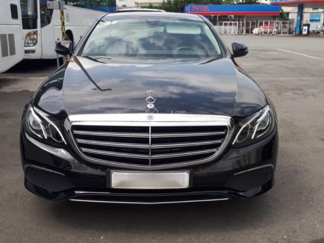 Cần bán xe Mercedes E200 2016, màu đen, đăng ký lần đầu tháng 7/2017