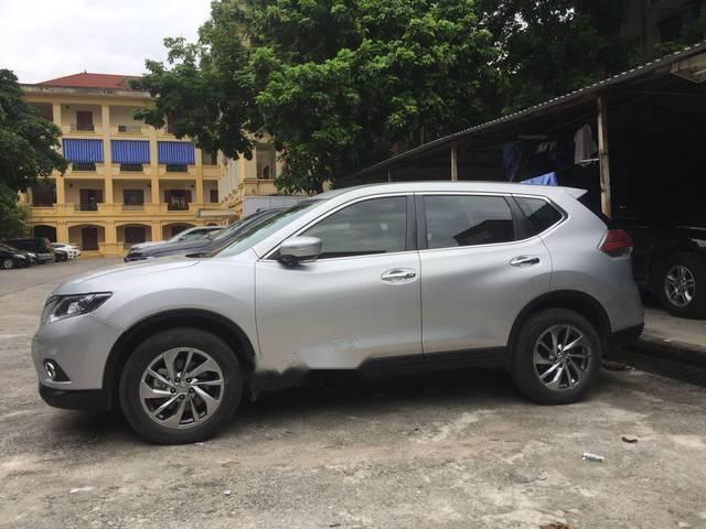 Cần bán xe Nissan X trail 2.0SL sản xuất 2016, màu bạc chính chủ, giá 826tr