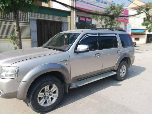 Cần bán Ford Everest sản xuất 2008, màu bạc xe gia đình