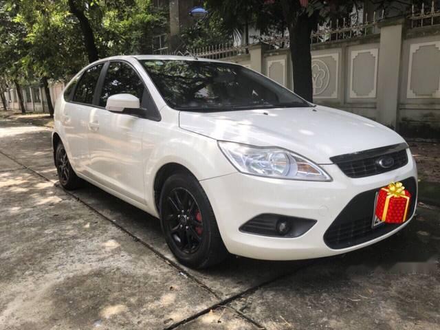 Bán Ford Focus 2010, màu trắng số tự động