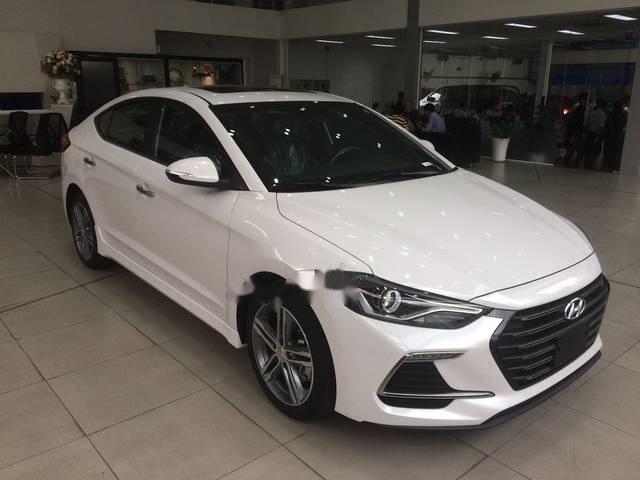 Bán ô tô Hyundai Elantra Sport sản xuất năm 2018, màu trắng