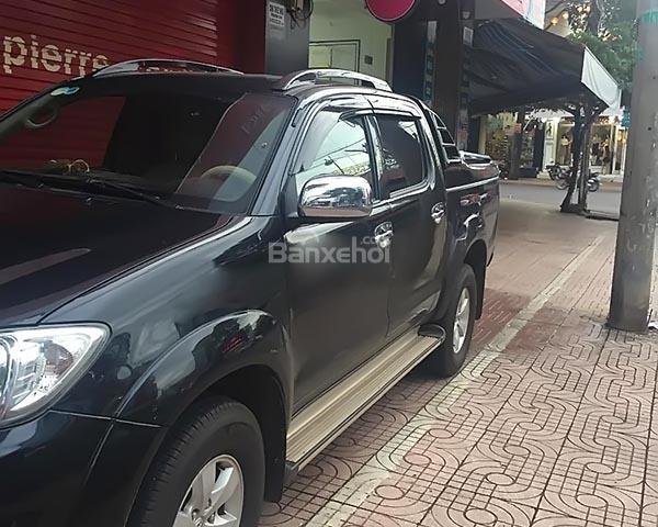 Cần bán Hilux 2011 màu đen, xe chính chủ giữ gìn nên còn rất mới