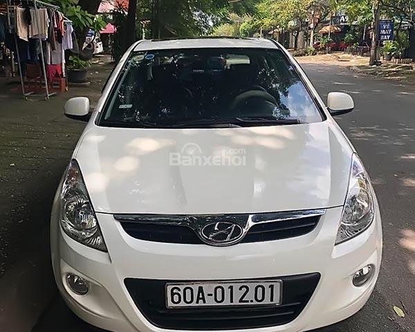 Bán Hyundai i20 1.4 AT năm sản xuất 2011, màu trắng, nhập khẩu, còn rất đẹp