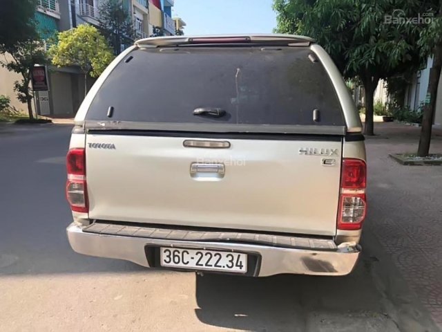 Cần bán xe Toyota Hilux 2.5E 4x2 MT đời 2011, màu bạc, xe nhập, giá tốt