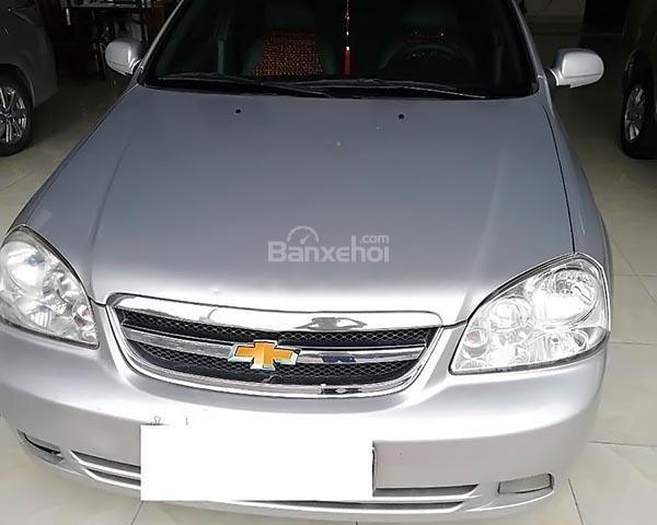 Bán xe Chevrolet Lacetti 1.6 đời 2014, màu bạc 