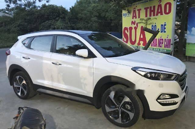 Cần bán Hyundai Tucson đời 2018, màu trắng, giá tốt