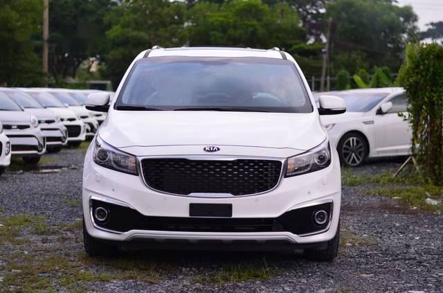 Cần bán xe Kia Rondo sản xuất 2018, màu trắng