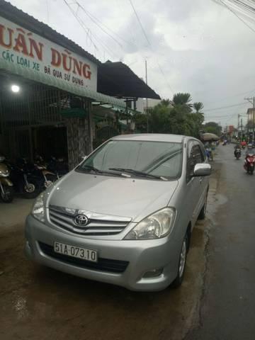 Cần bán lại xe Toyota Innova năm 2011, màu bạc số sàn, giá chỉ 485 triệu