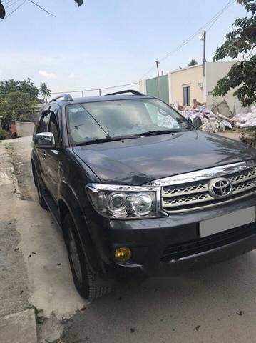 Bán Toyota Fortuner đời 2010, màu xám số sàn, giá chỉ 633 triệu