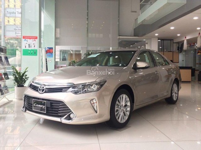 Bán Camry 2.0 E 2018 màu nâu vàng cát giao liền, giá tốt, trả góp từ 300 triệu