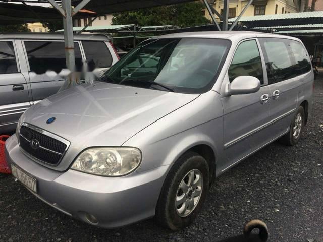 Cần bán lại xe Kia Carnival đời 2007, màu bạc số sàn