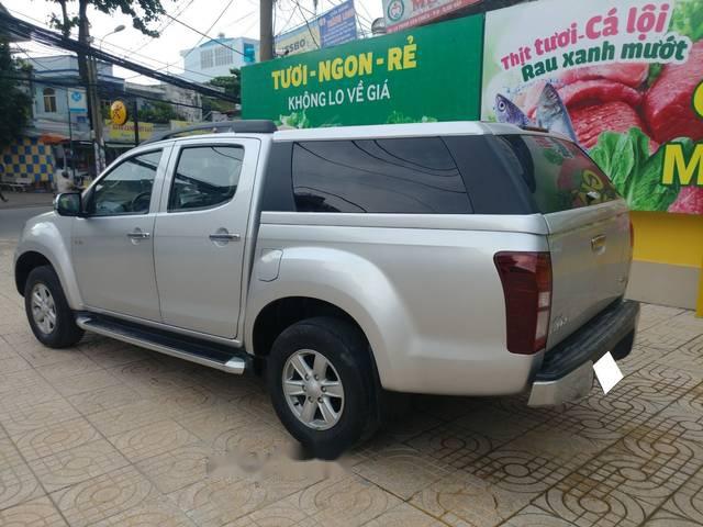 Cần bán Isuzu Dmax sản xuất năm 2016, màu bạc còn mới