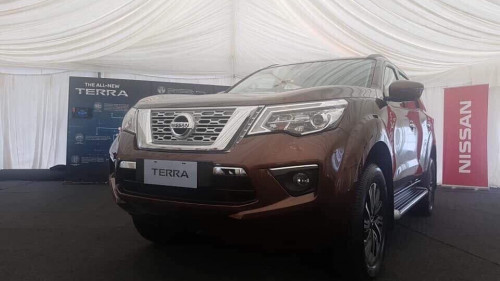 Bán xe Nissan Terrano 2.5 AT sản xuất 2018, giá tốt