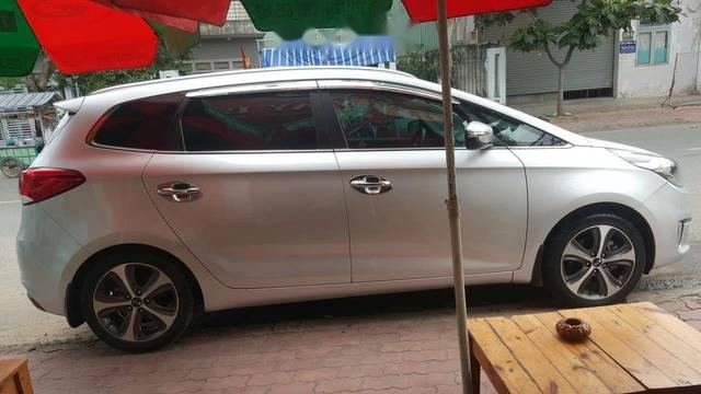 Bán Kia Rondo 1.7AT sản xuất năm 2015, màu bạc xe gia đình 