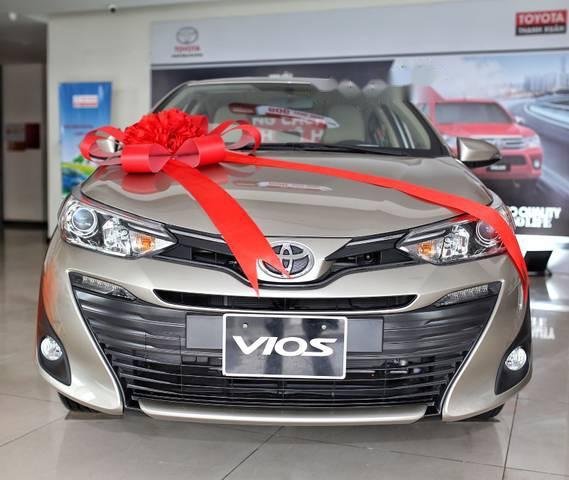 Cần bán Toyota Vios 2018, màu vàng