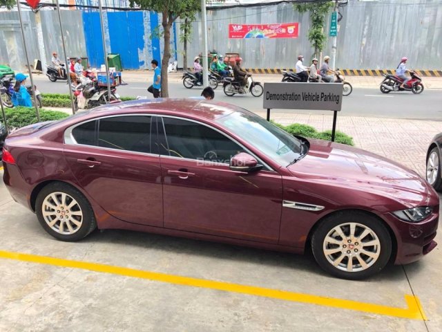 Cần bán gấp Jaguar XE Prestige đời 2016, sản xuất 2015, 2.0 màu trắng, đen 0918842662