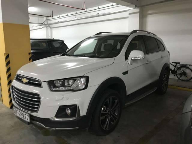 Cần bán lại xe Chevrolet Captiva năm sản xuất 2017, màu trắng xe gia đình